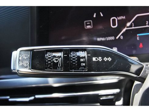 Used 2026 Cadillac Escalade Luxury AWD/4WD image 18