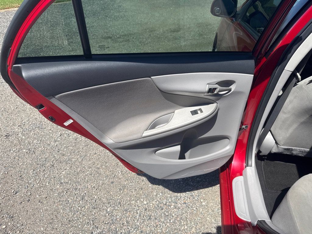Used 2012 Toyota Corolla LE FWD image 19