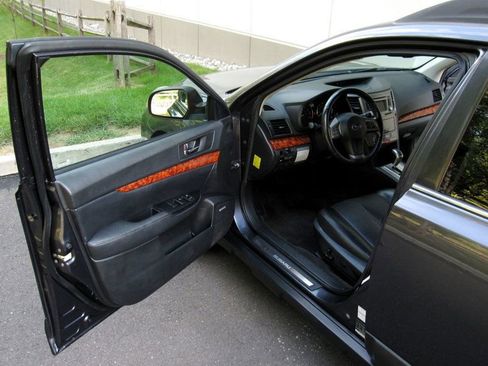 Used 2012 Subaru Outback 2.5i Limited image 12