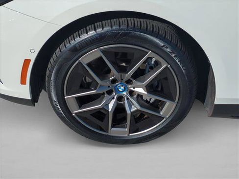 Used 2024 BMW i5 eDrive40i w/ M Sport Package RWD image 25
