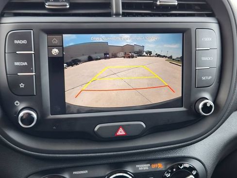 Certified 2025 Kia Soul LX w/ LX Technology Package FWD image 18