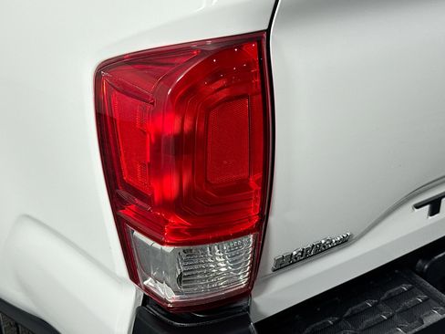 Used 2017 Toyota Tacoma SR image 31