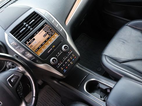 Used 2017 Lincoln MKC Reserve FWD image 19
