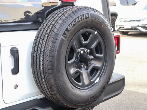 Used 2022 Jeep Wrangler Sport image 11