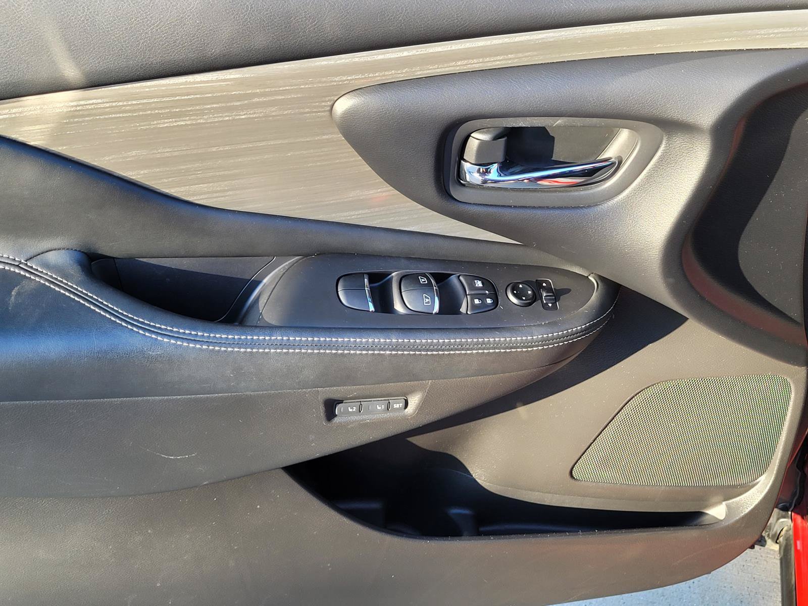 Used 2015 Nissan Murano SL w/ Cargo Package FWD image 4