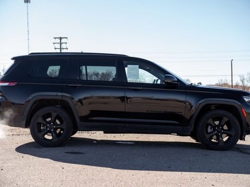 Used 2023 Jeep Grand Cherokee L Laredo image 4