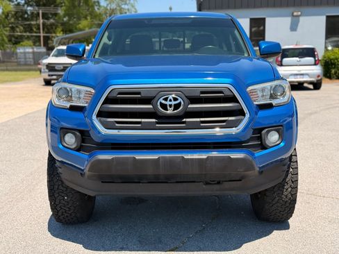 Used 2017 Toyota Tacoma SR5 w/ Tow Package RWD image 4