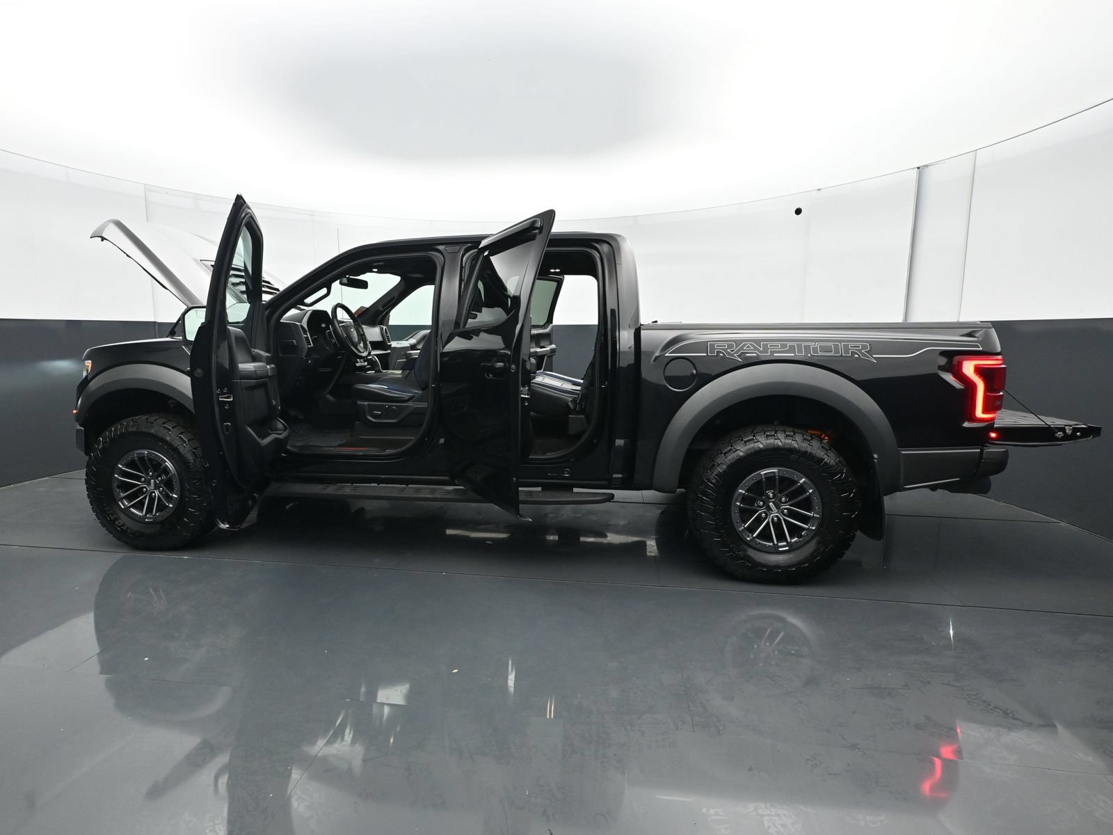 Used 2020 Ford F150 Raptor w/ Equipment Group 802A Luxury AWD/4WD image 32