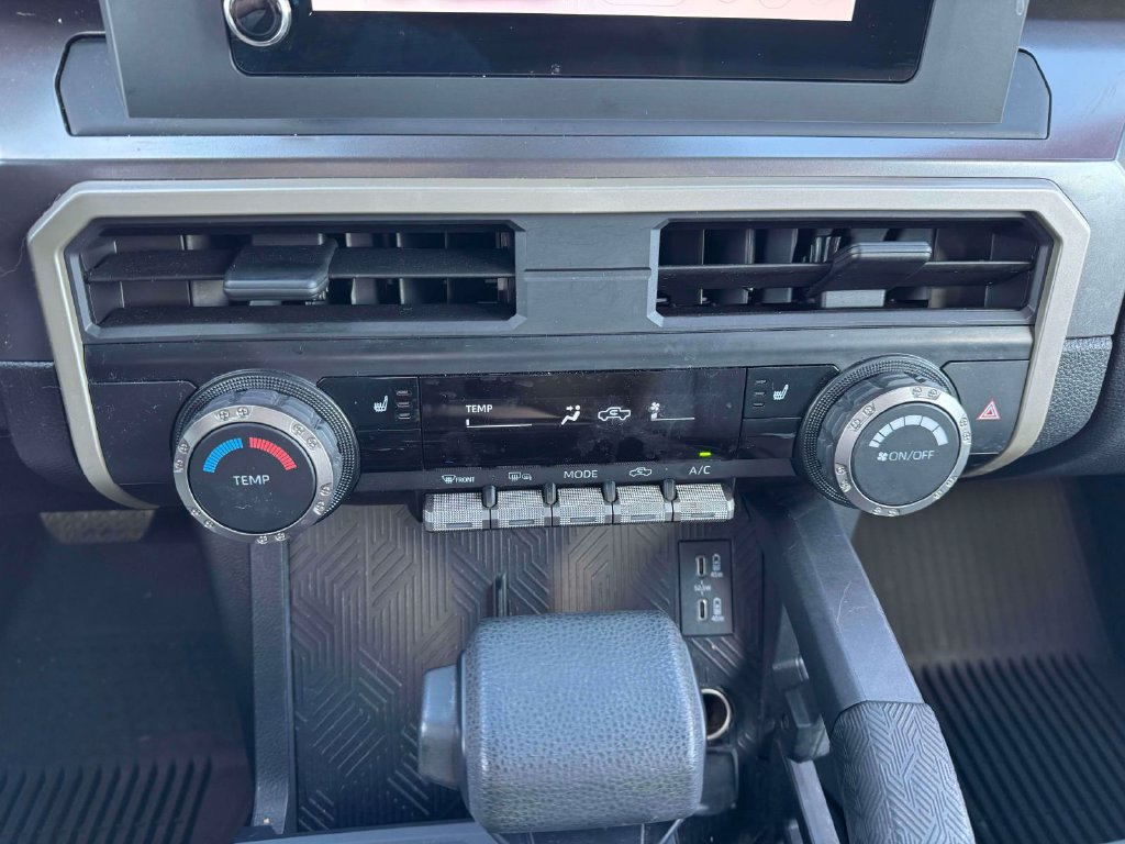 Used 2025 Toyota Tacoma SR5 AWD/4WD image 29