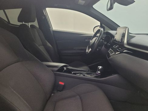 Used 2019 Toyota C-HR XLE FWD image 21