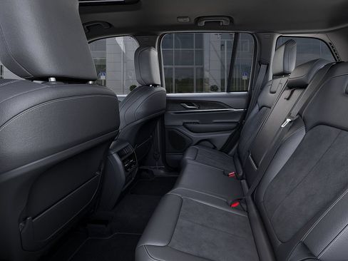 New 2026 Jeep Grand Cherokee Altitude AWD/4WD image 23