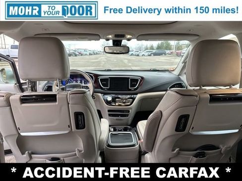 Used 2018 Chrysler Pacifica Limited image 38