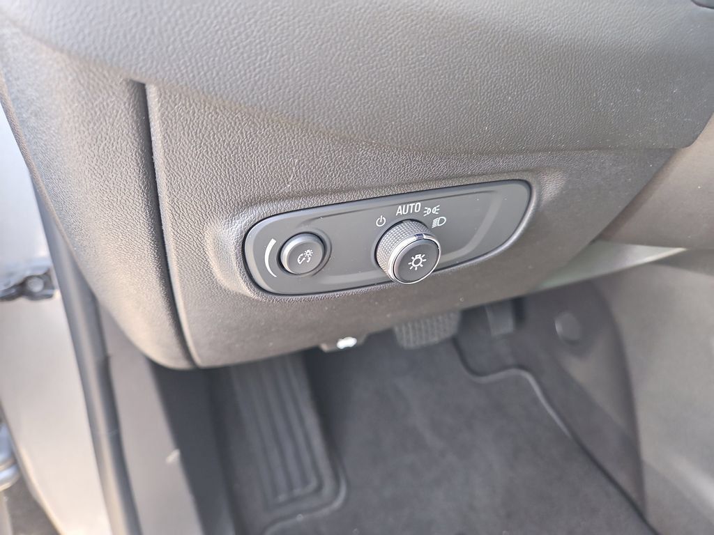 Used 2024 Chevrolet Equinox LT FWD image 27
