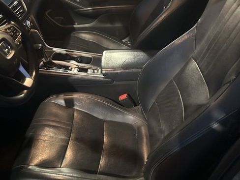 Used 2018 Honda Accord Touring image 8