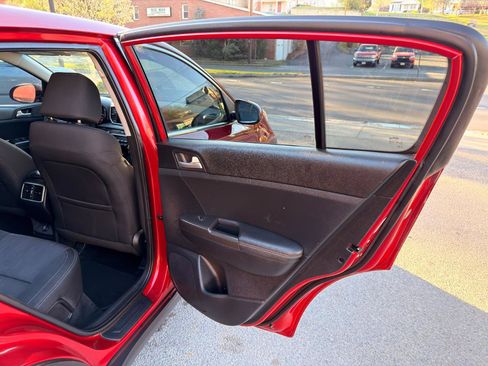 Used 2020 Kia Sportage LX image 17