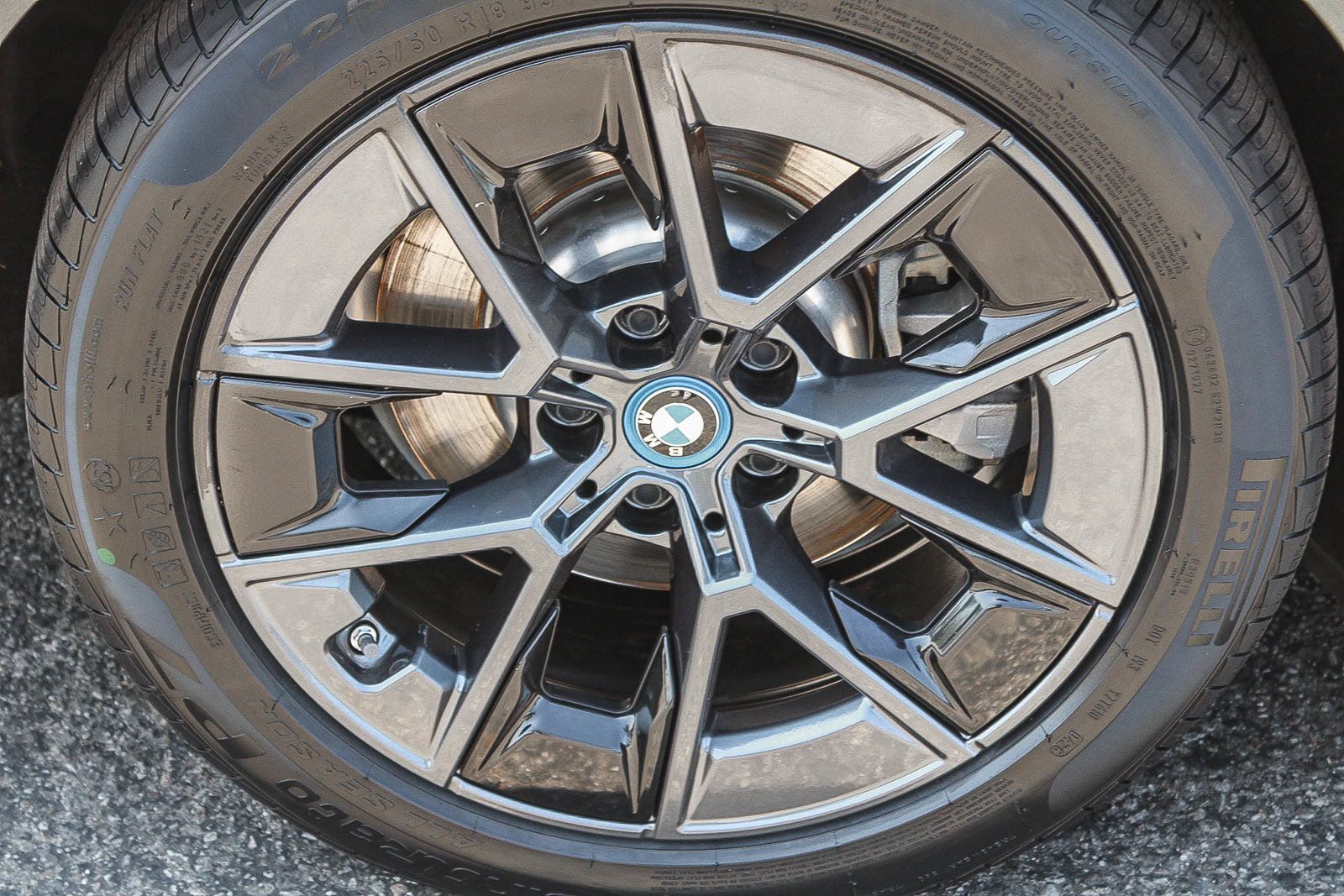 Used 2023 BMW i4 eDrive40 RWD image 11