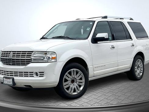 Used 2014 Lincoln Navigator 2WD image 12