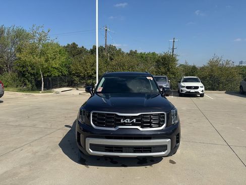 Used 2025 Kia Telluride S image 2