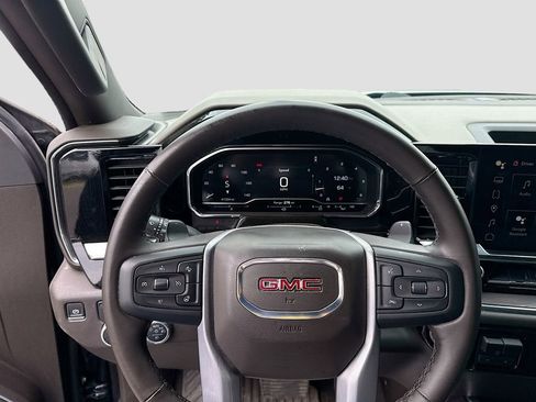 Used 2025 GMC Sierra 1500 SLT image 12