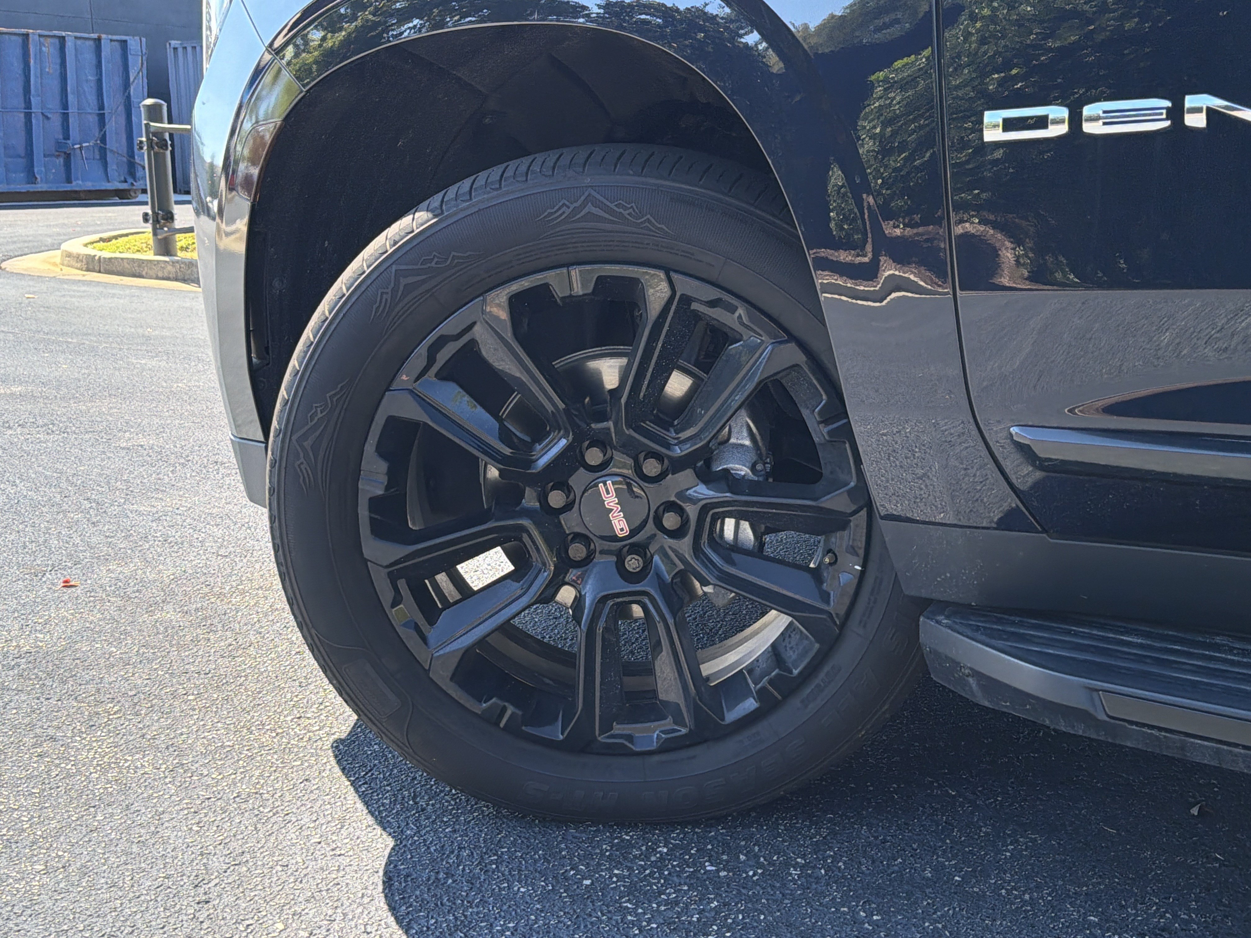 Used 2022 GMC Yukon Denali RWD image 16