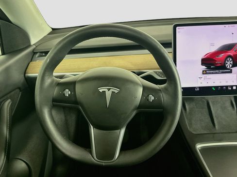 Used 2022 Tesla Model Y Long Range AWD/4WD image 17