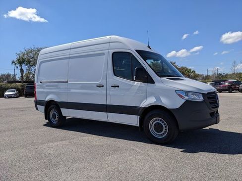 Used 2025 Mercedes-Benz Sprinter 2500 image 2