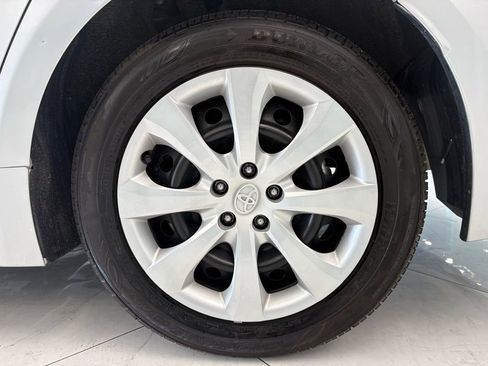 Used 2025 Toyota Corolla LE image 31