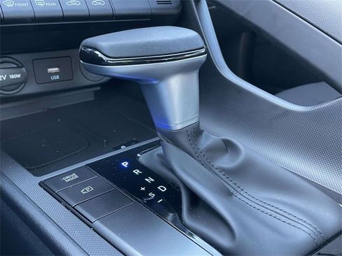 Certified 2025 Hyundai Elantra Sport image 25