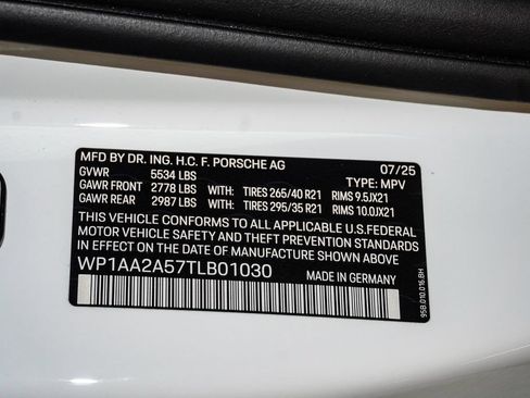 Certified 2026 Porsche Macan AWD/4WD image 30