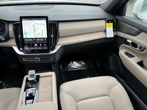 Used 2025 Volvo XC90 B6 Plus w/ Protection Package Premier AWD/4WD image 19