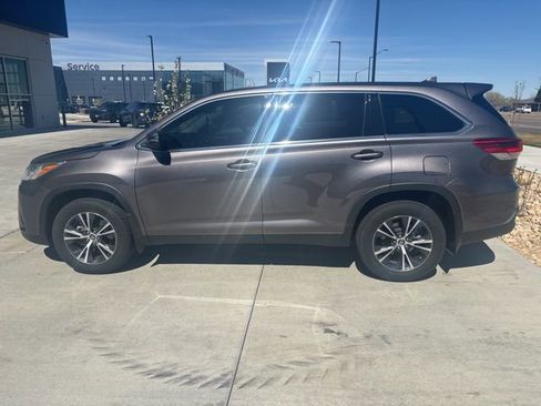 Used 2019 Toyota Highlander Plus image 1