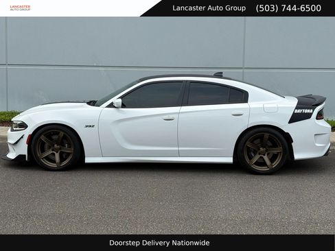 Used 2017 Dodge Charger R/T RWD image 3