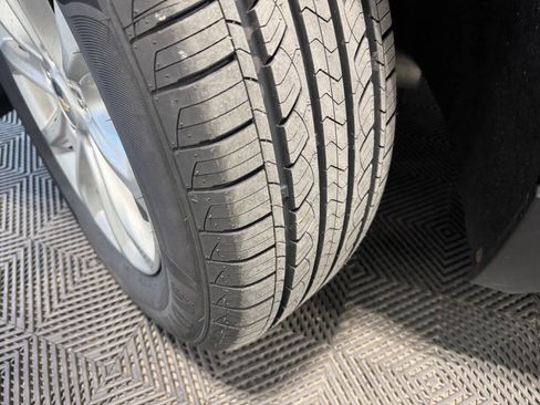 Used 2019 Chevrolet Equinox LT w/ Driver Convenience Package FWD image 44