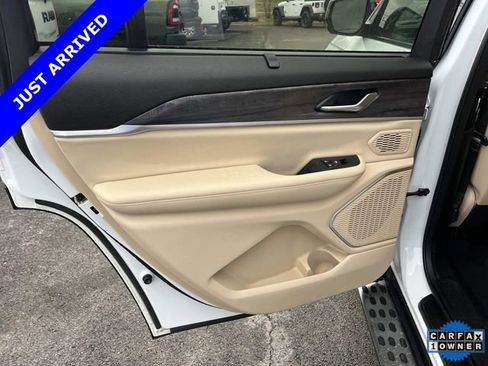 Certified 2024 Jeep Grand Cherokee L Limited w/ Luxury Tech Group II image 19