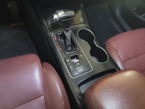 Used 2018 Kia Sorento SX image 26