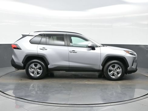 Used 2022 Toyota RAV4 XLE w/ Convenience Package AWD/4WD image 7