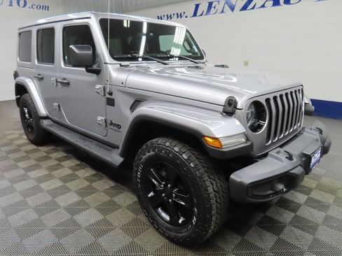 Used 2021 Jeep Wrangler Unlimited Sahara image 3