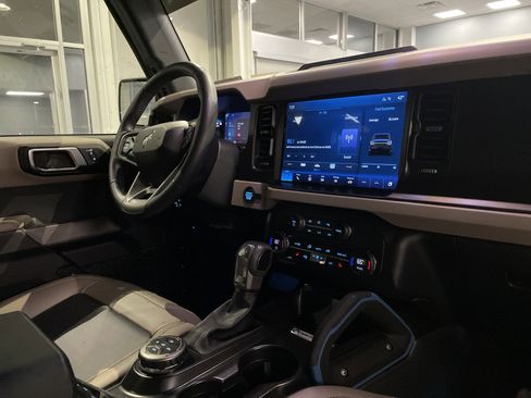 Used 2023 Ford Bronco Wildtrak image 34