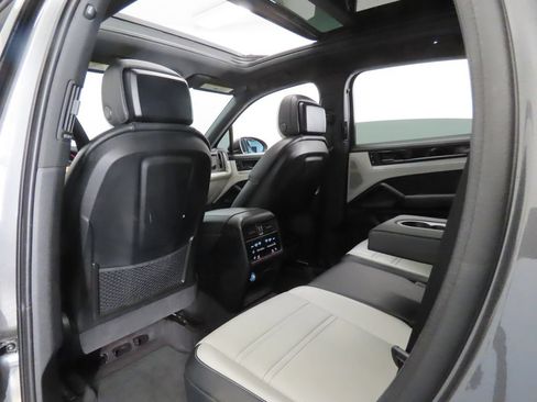 Certified 2025 Porsche Cayenne E-Hybrid AWD/4WD image 46