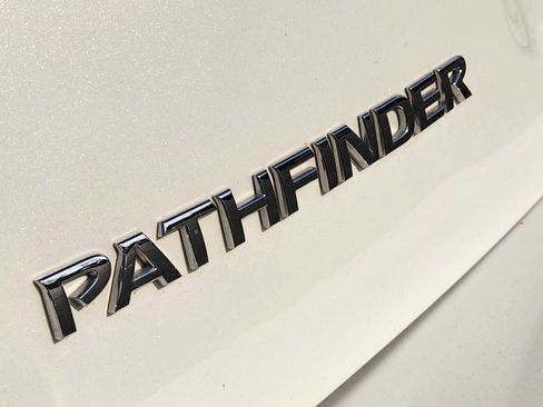Used 2020 Nissan Pathfinder Platinum image 12
