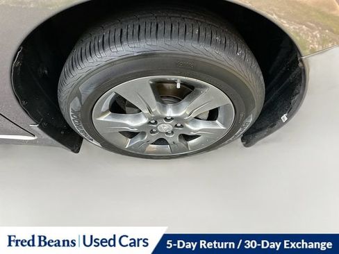 Used 2016 Toyota Sienna SE Premium w/ Four Season Floor Mat Package FWD image 42