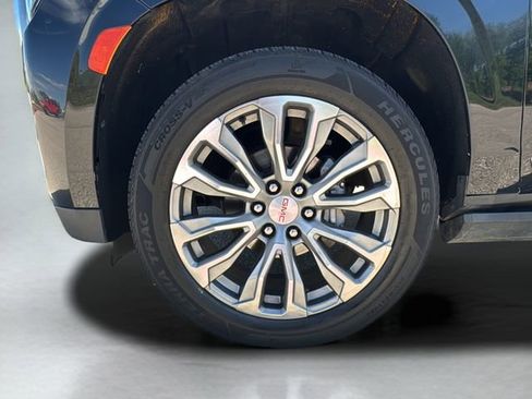 Used 2021 GMC Yukon Denali w/ Denali Premium Package AWD/4WD image 9