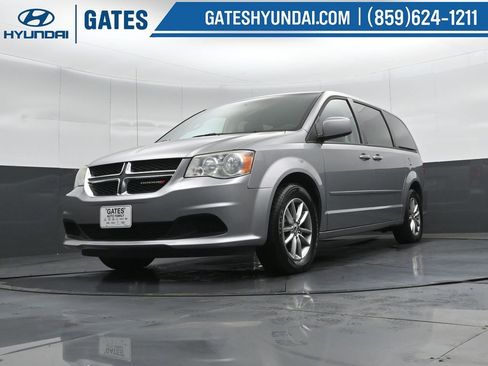 Used 2016 Dodge Grand Caravan SE image 36