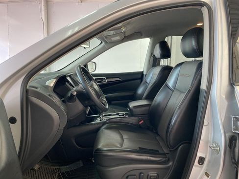 Used 2019 Nissan Pathfinder S AWD/4WD image 17