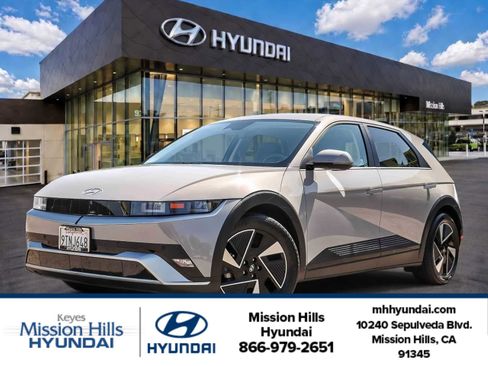 Certified 2025 Hyundai Ioniq 5 SE RWD image 1
