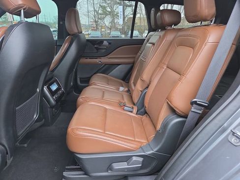 Used 2021 Lincoln Aviator Reserve w/ Equipment Group 208A image 12