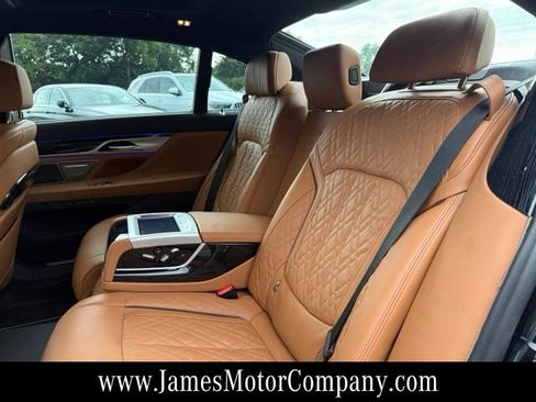 Used 2022 BMW M760i xDrive w/ Luxury Rear Seating Package AWD/4WD image 19