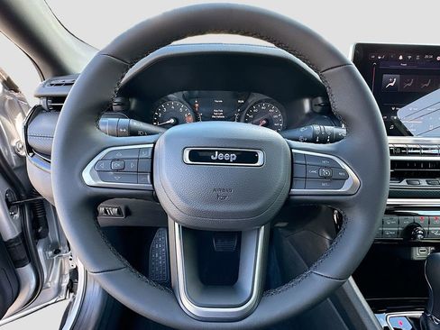 New 2026 Jeep Compass Latitude image 11