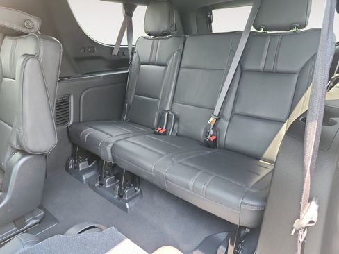 Used 2021 Chevrolet Suburban RST w/ Luxury Package AWD/4WD image 15