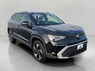 Used 2025 Volkswagen Taos SE video 1